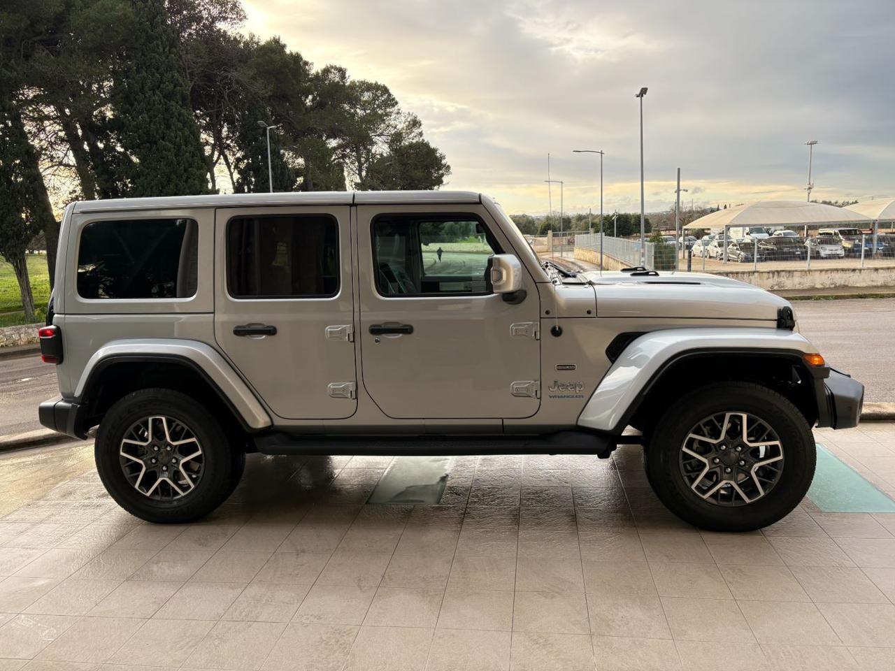 JEEP Wrangler Unlimited 2.0 PHEV ATX 4xe Sahara Overland. - 4