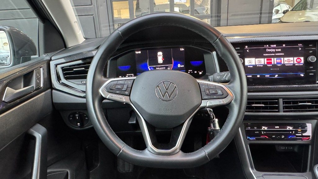 VOLKSWAGEN Polo 1.0 Life - 9