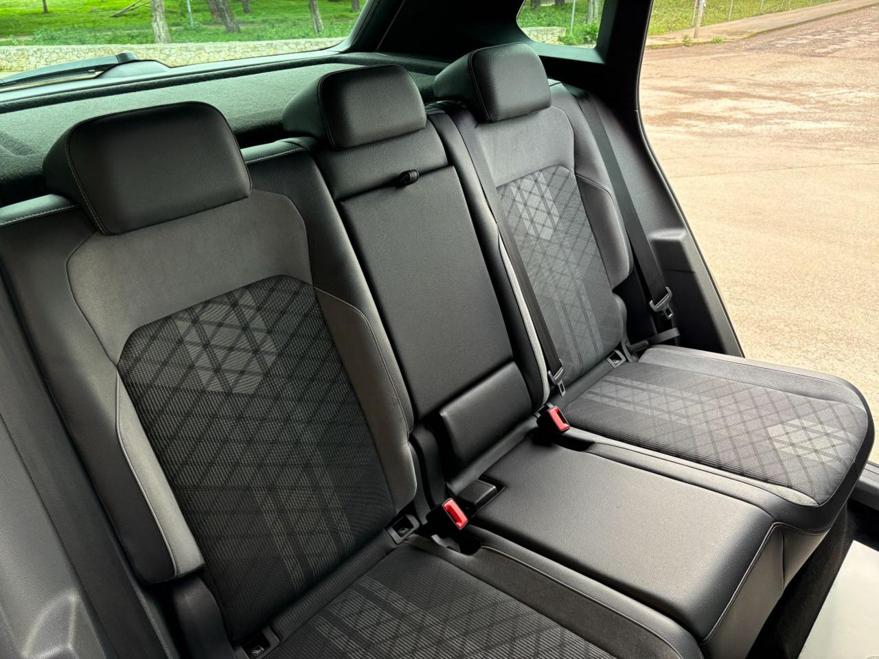 VOLKSWAGEN Tiguan 2.0 TDI 150 CV SCR DSG 4MOTION R-Line - 20