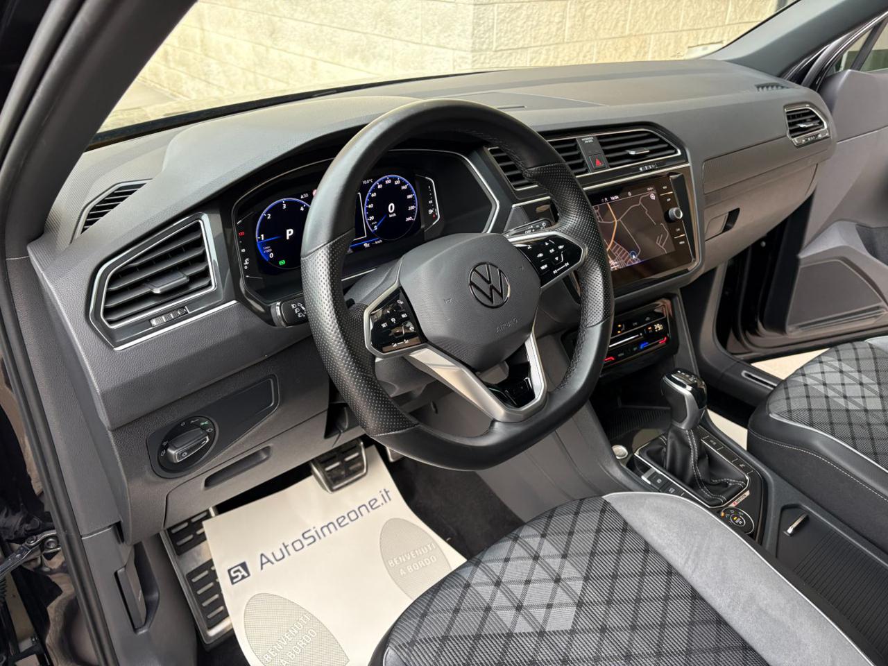 VOLKSWAGEN Tiguan 2.0 TDI 150 CV SCR DSG 4MOTION R-Line - 12