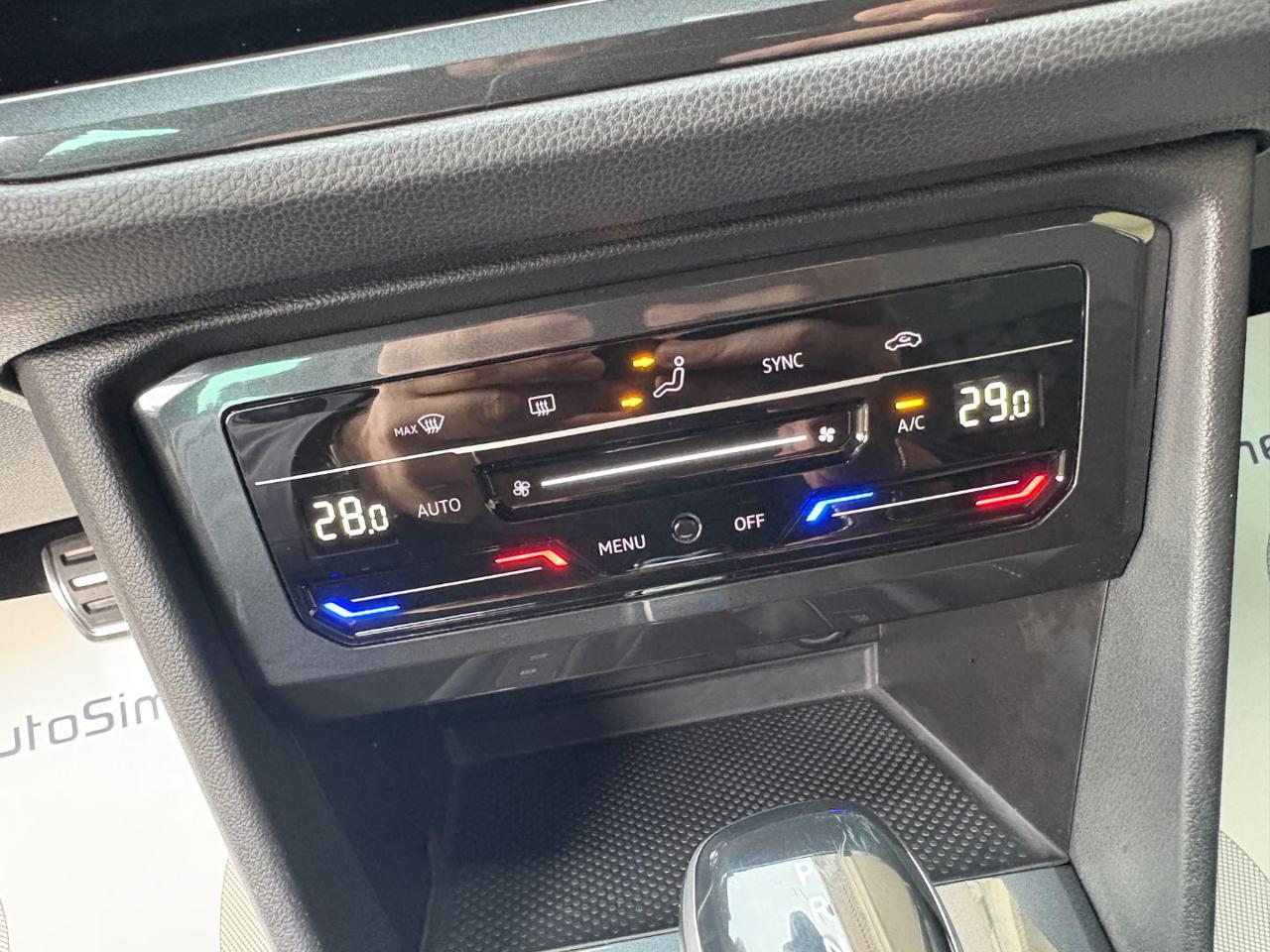 VOLKSWAGEN Tiguan 2.0 TDI 150 CV SCR DSG 4MOTION R-Line - 22