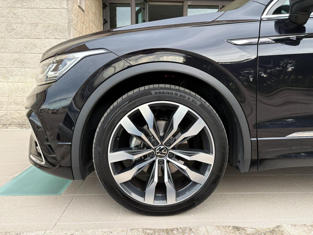 VOLKSWAGEN Tiguan 2.0 TDI 150 CV SCR DSG 4MOTION R-Line - 40