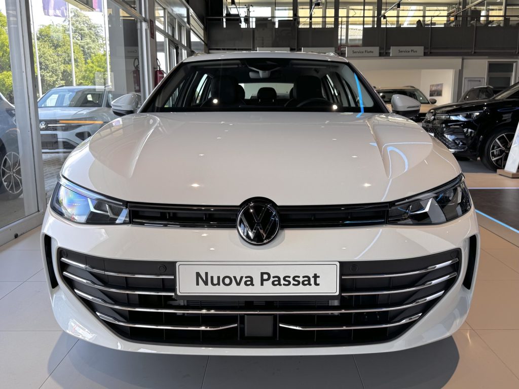 VOLKSWAGEN Passat 1.5 tsi ehybrid business 204cv dsg - 2