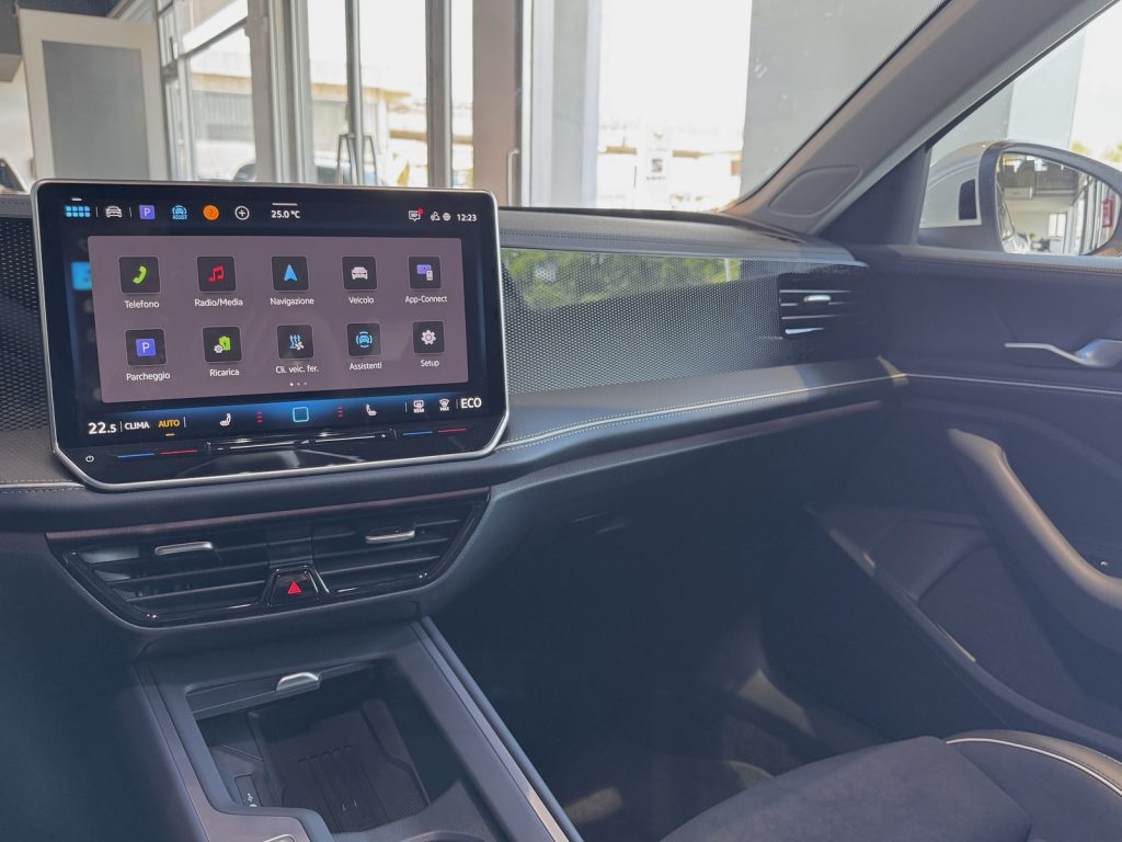 VOLKSWAGEN Passat 1.5 tsi ehybrid business 204cv dsg - 18