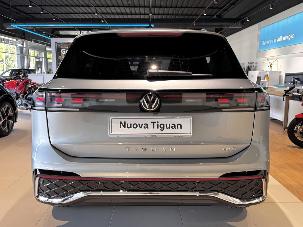 VOLKSWAGEN Tiguan Nuova Tiguan R-Line Plus 1.5 eTSI ACT 110 kW (150 - 4