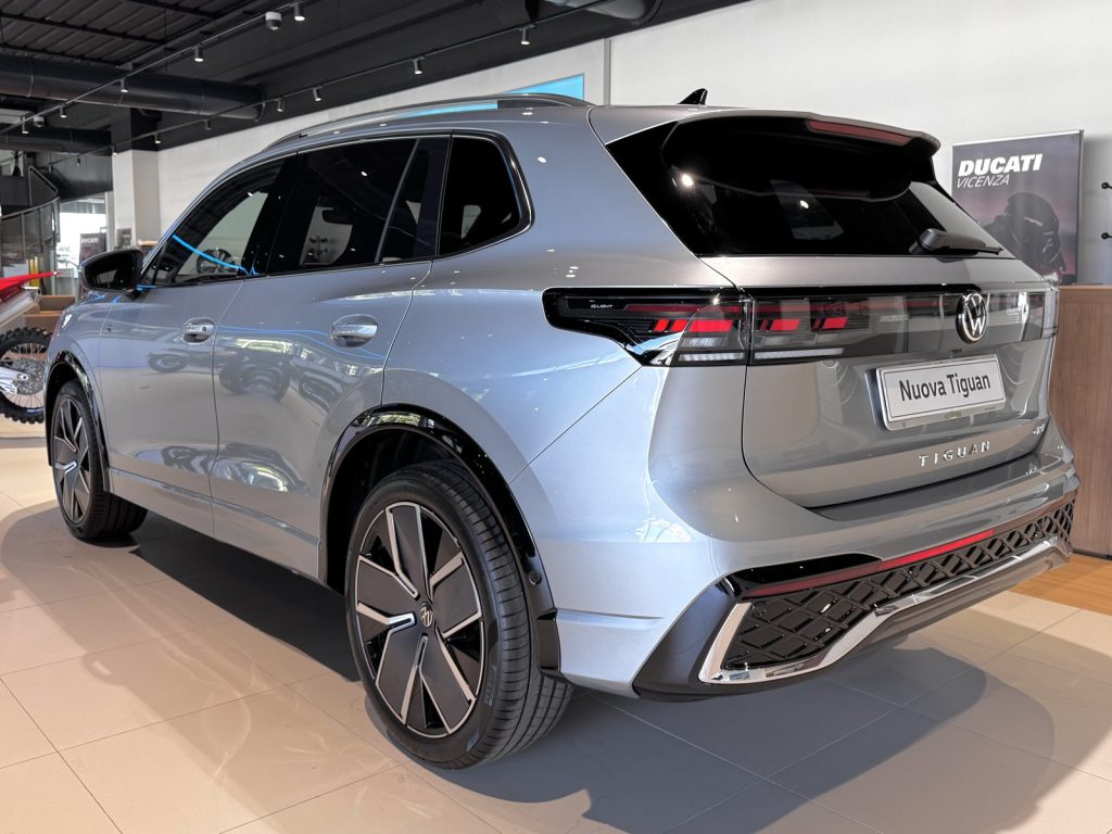 VOLKSWAGEN Tiguan Nuova Tiguan R-Line Plus 1.5 eTSI ACT 110 kW (150 - 5