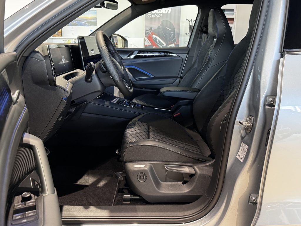 VOLKSWAGEN Tiguan Nuova Tiguan R-Line Plus 1.5 eTSI ACT 110 kW (150 - 8