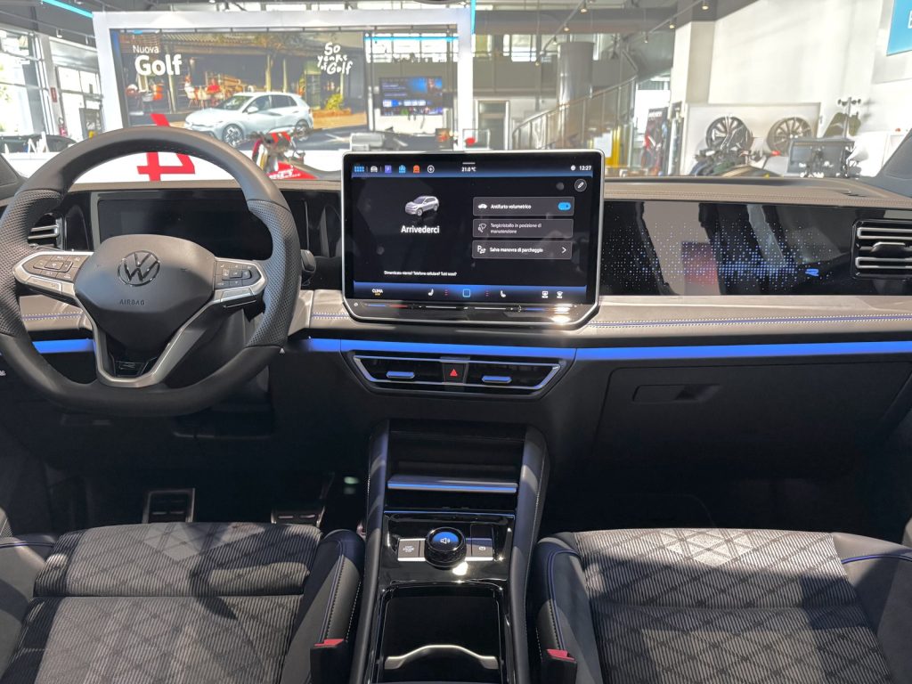 VOLKSWAGEN Tiguan Nuova Tiguan R-Line Plus 1.5 eTSI ACT 110 kW (150 - 23