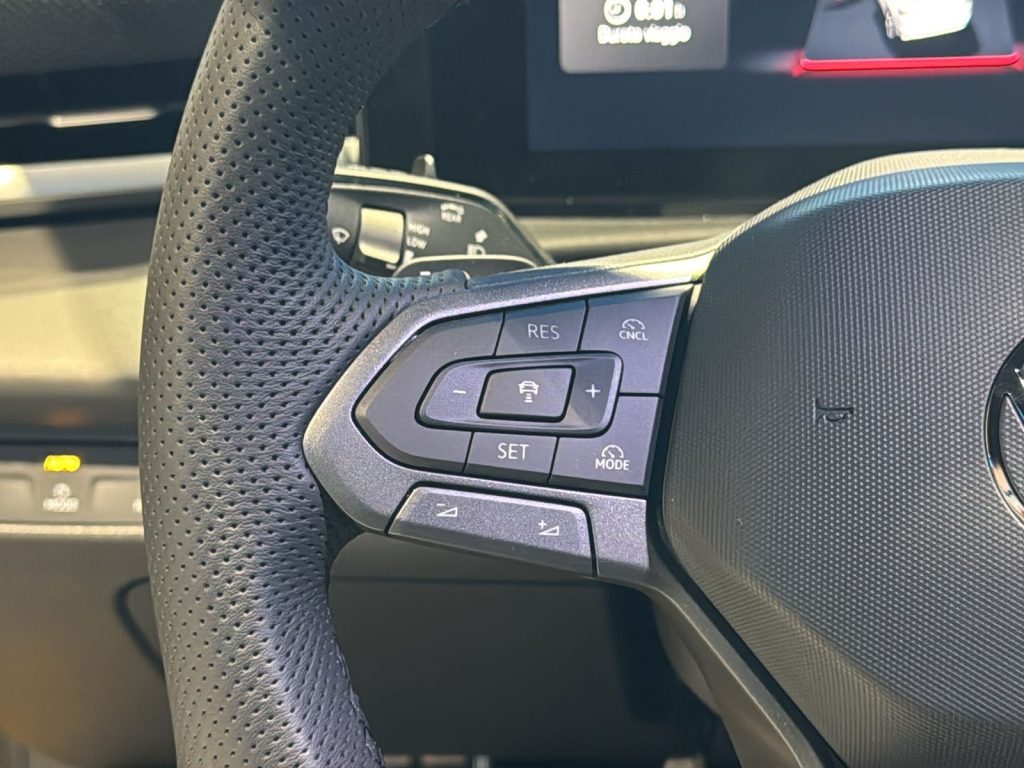 VOLKSWAGEN T-Roc 1.5 etsi r-line 150cv dsg - 18