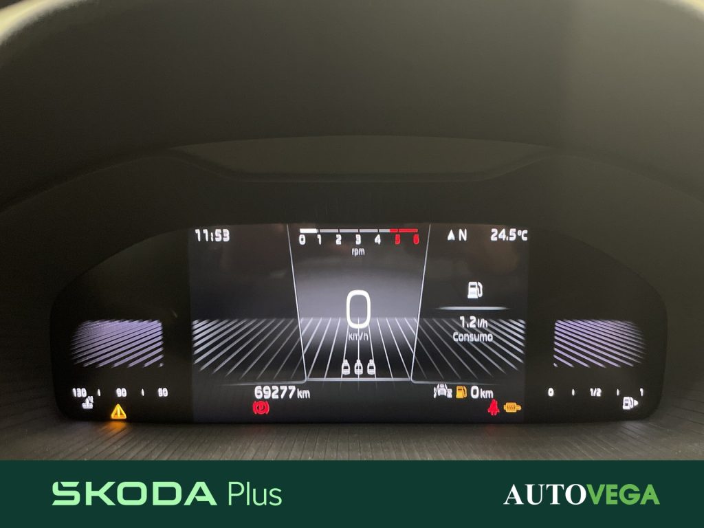 SKODA Karoq 2.0 tdi executive 115cv - 14
