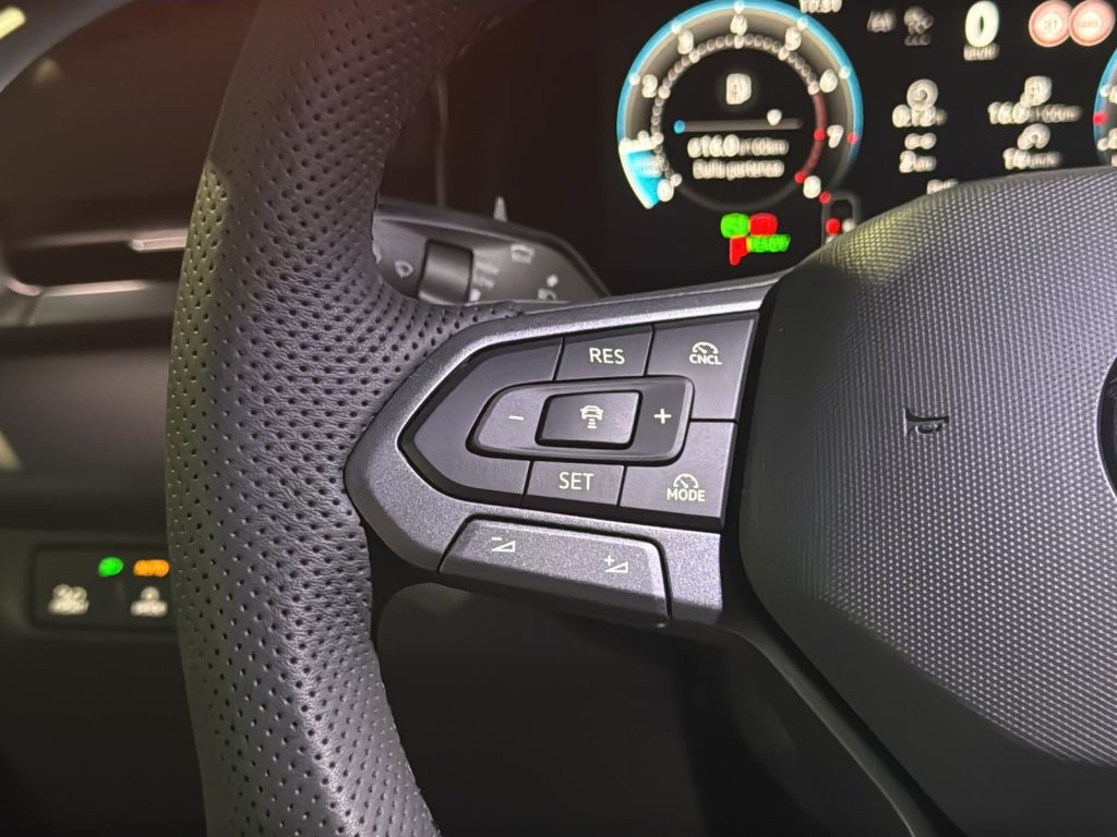 VOLKSWAGEN T-Roc 1.5 etsi r-line 150cv dsg - 19