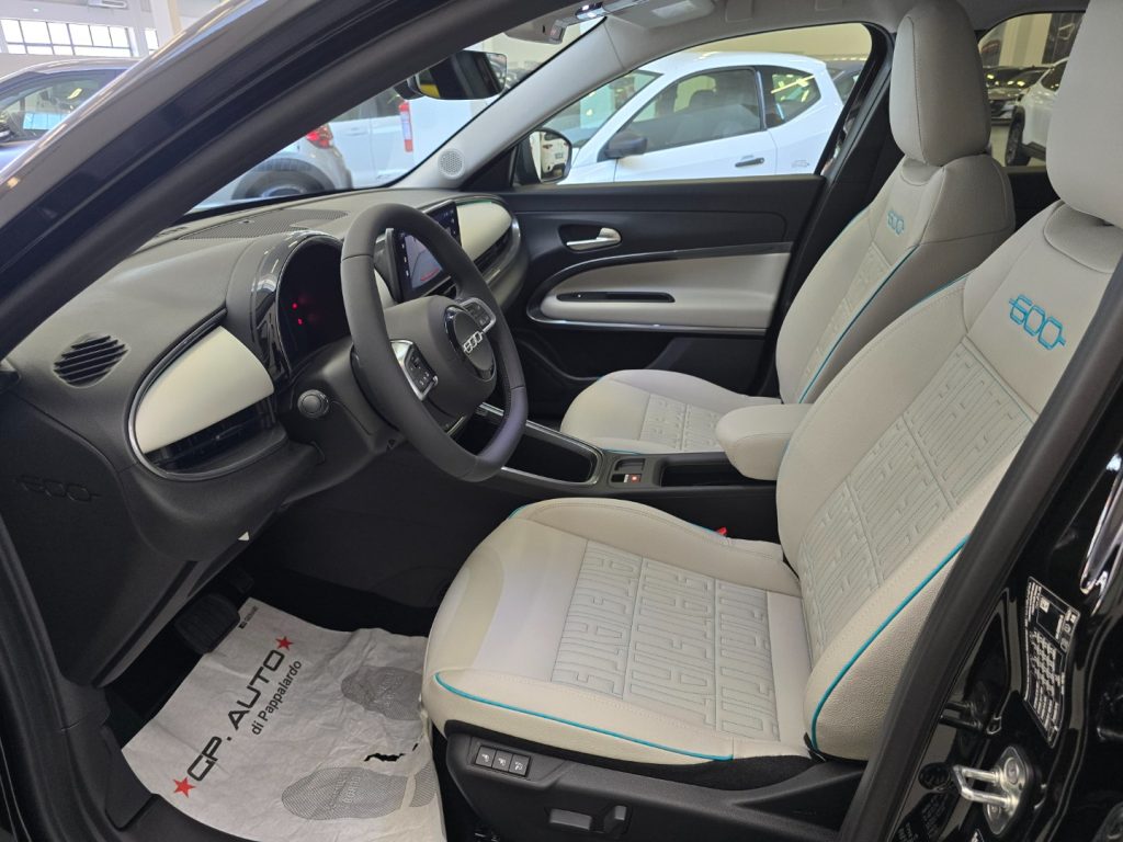 FIAT 600 Hybrid 100 CV DCT MHEV La Prima - 12