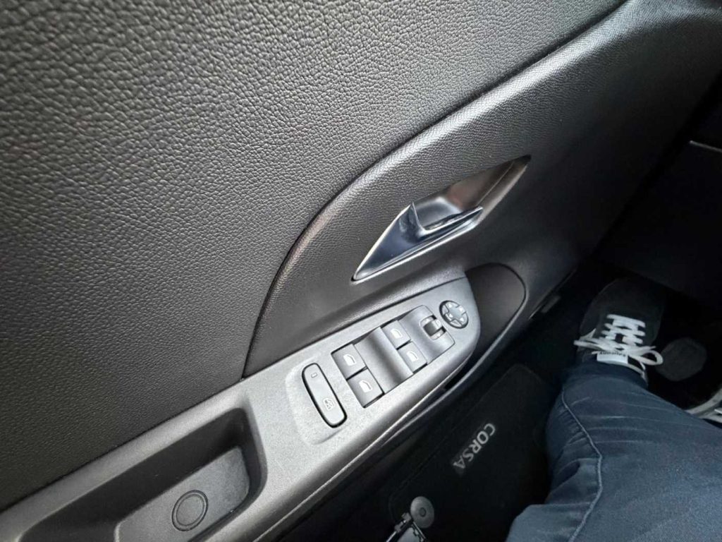 OPEL Corsa 1.2 Design & Tech - 12