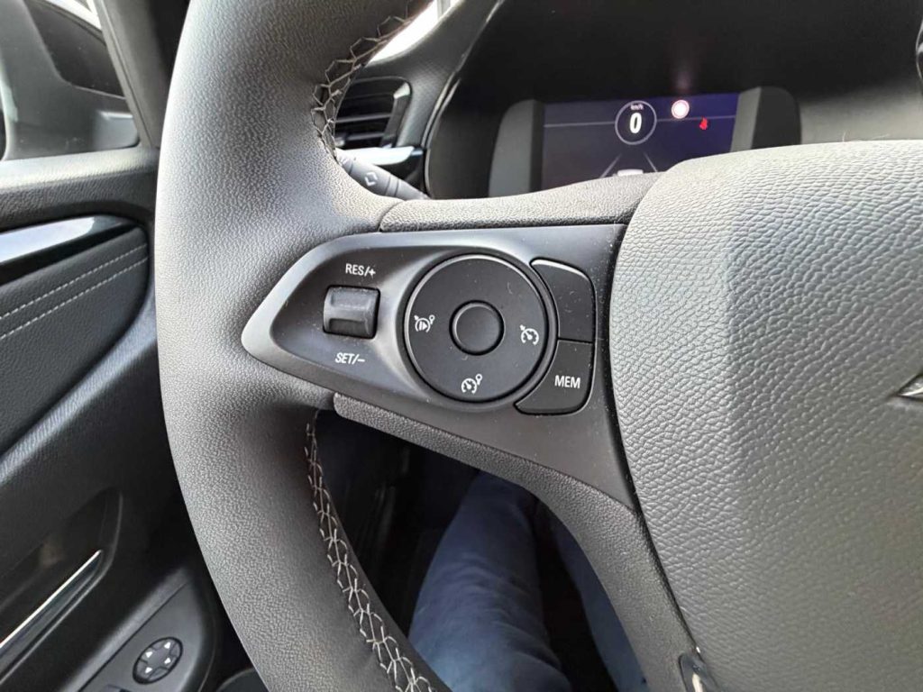 OPEL Corsa 1.2 Design & Tech - 17