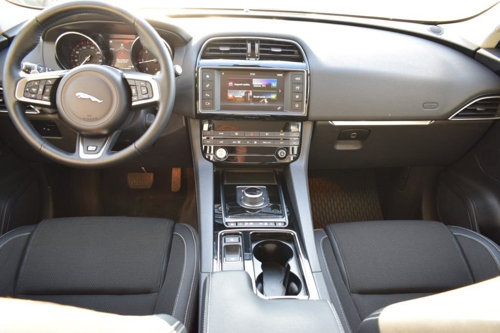 JAGUAR F-Pace 2.0 D 180 CV AWD aut. R-Sport MOTORE NUOVO - 9