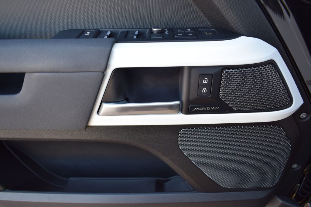 LAND ROVER Defender Defender 110 3.0D I6 200 CV AWD Auto SE - 19