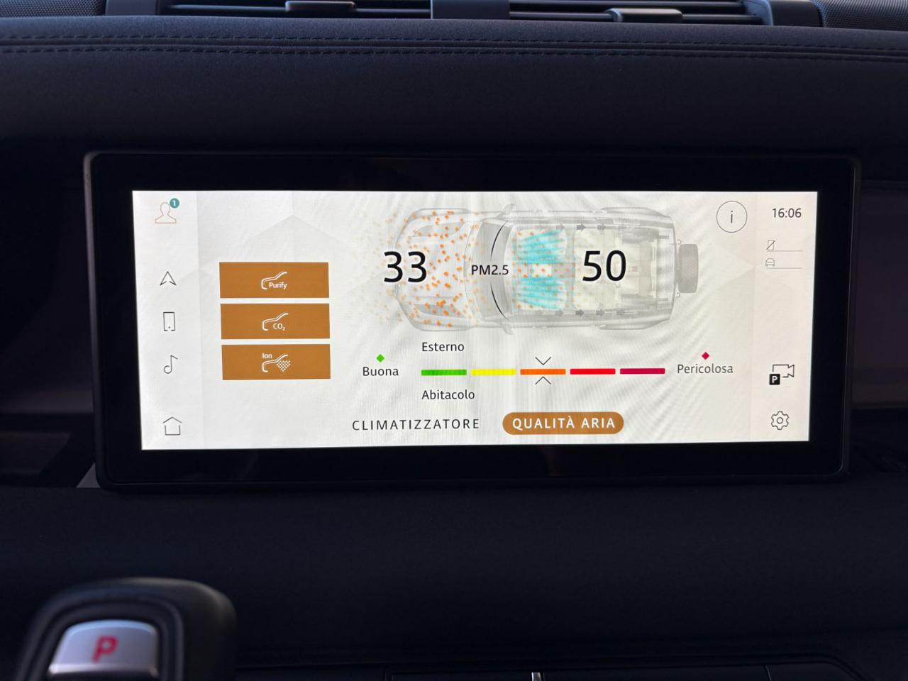 LAND ROVER Defender 110 3.0D I6 200 CV AWD Auto SE 7 POSTI. - 34