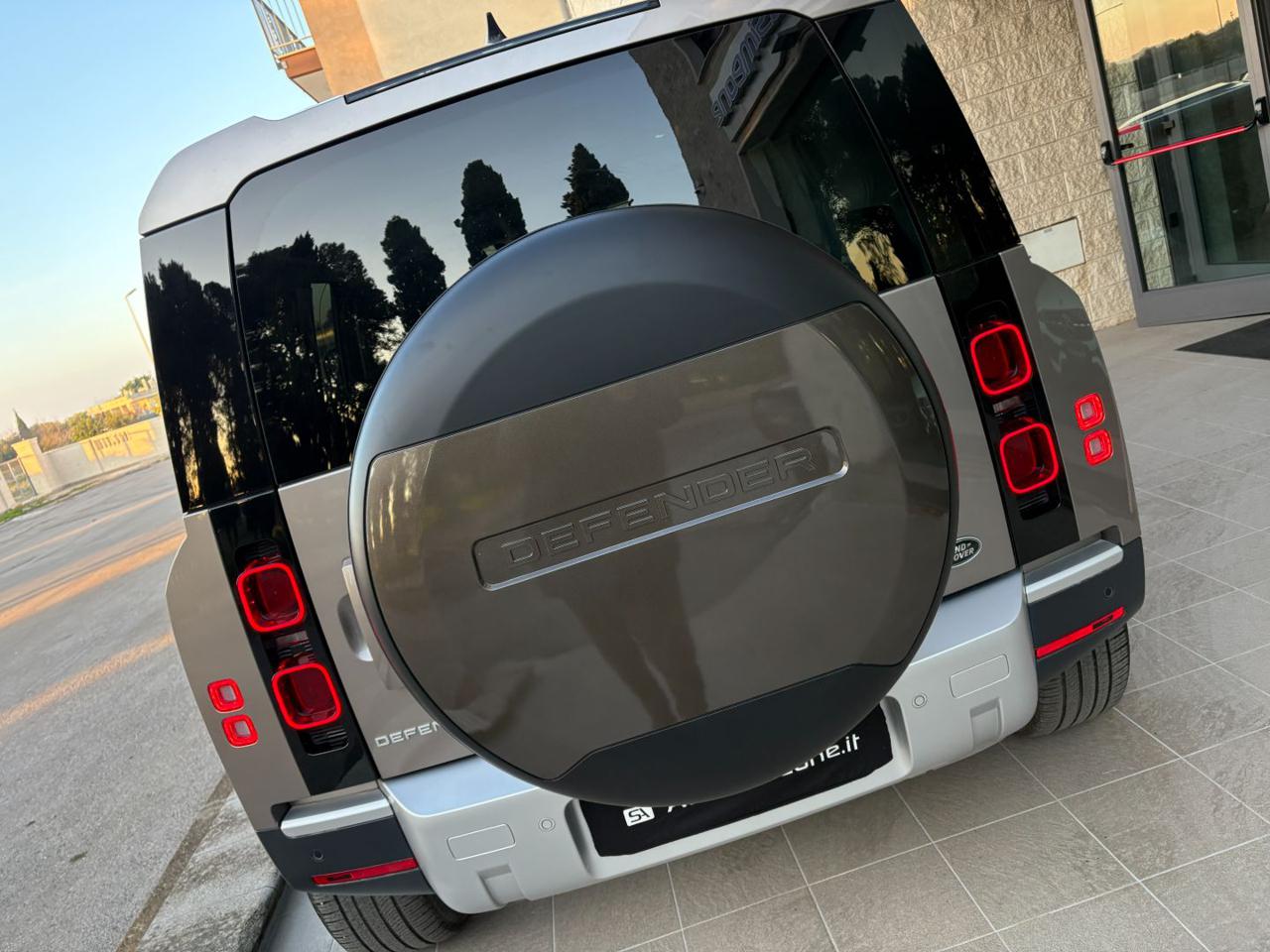 LAND ROVER Defender 110 3.0D I6 200 CV AWD Auto SE 7 POSTI. - 52