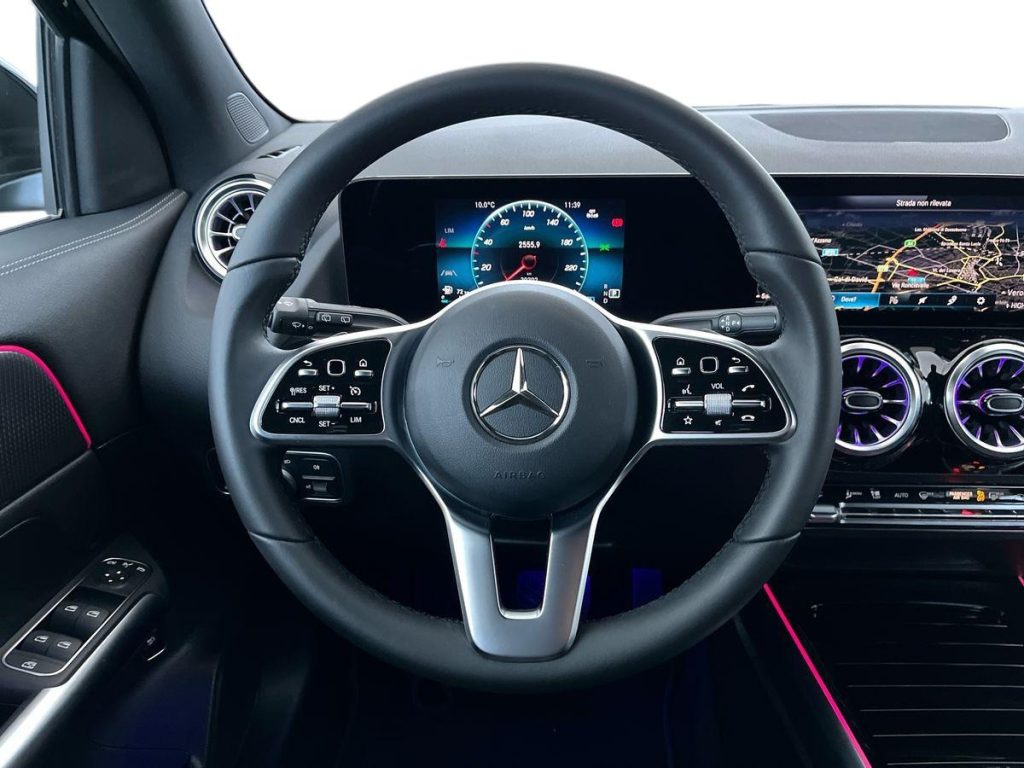 MERCEDES-BENZ GLA 180 Automatic Sport Plus - 11