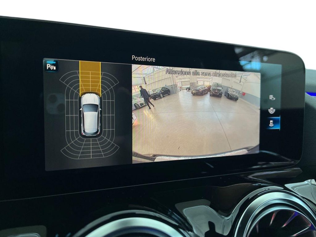 MERCEDES-BENZ GLA 180 Automatic Sport Plus - 12