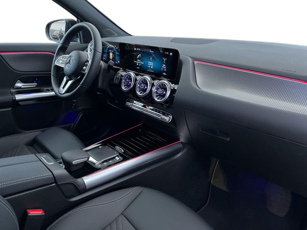 MERCEDES-BENZ GLA 180 Automatic Sport Plus - 16