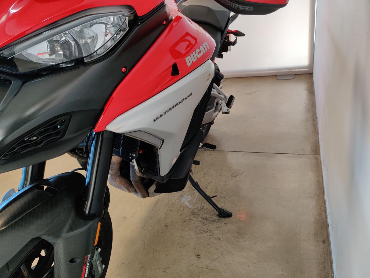 DUCATI Multistrada 1100 V4 RED - 3