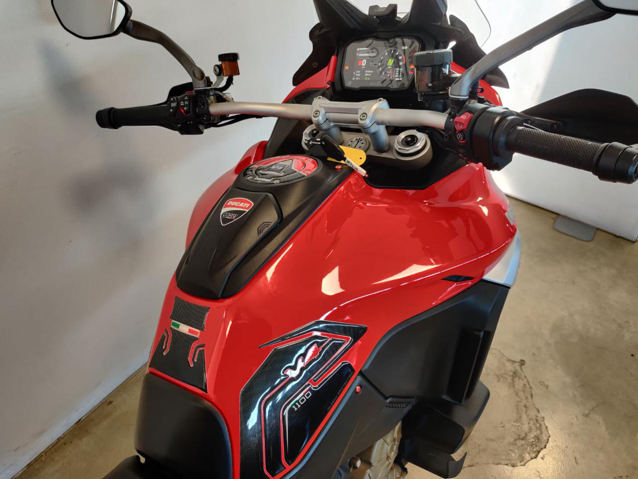 DUCATI Multistrada 1100 V4 RED - 10