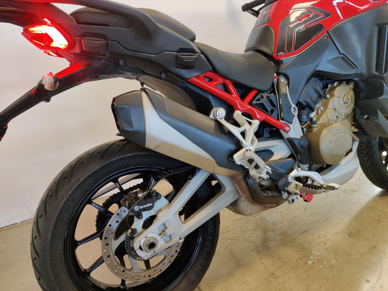 DUCATI Multistrada 1100 V4 RED - 7