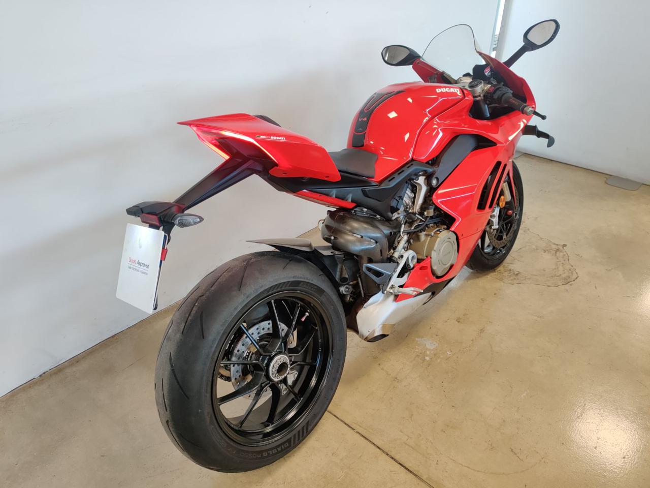 DUCATI Panigale V4 RED - 8