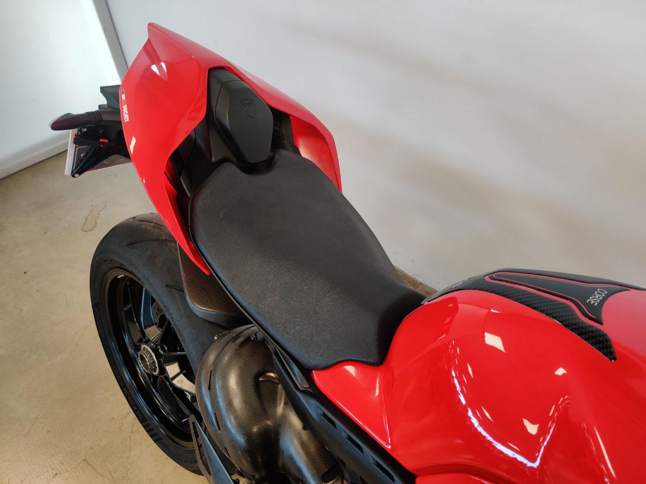 DUCATI Panigale V4 RED - 9