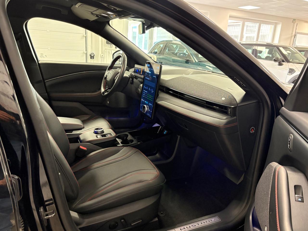 FORD Mustang Mach-E Extended Range 294 CV - 8