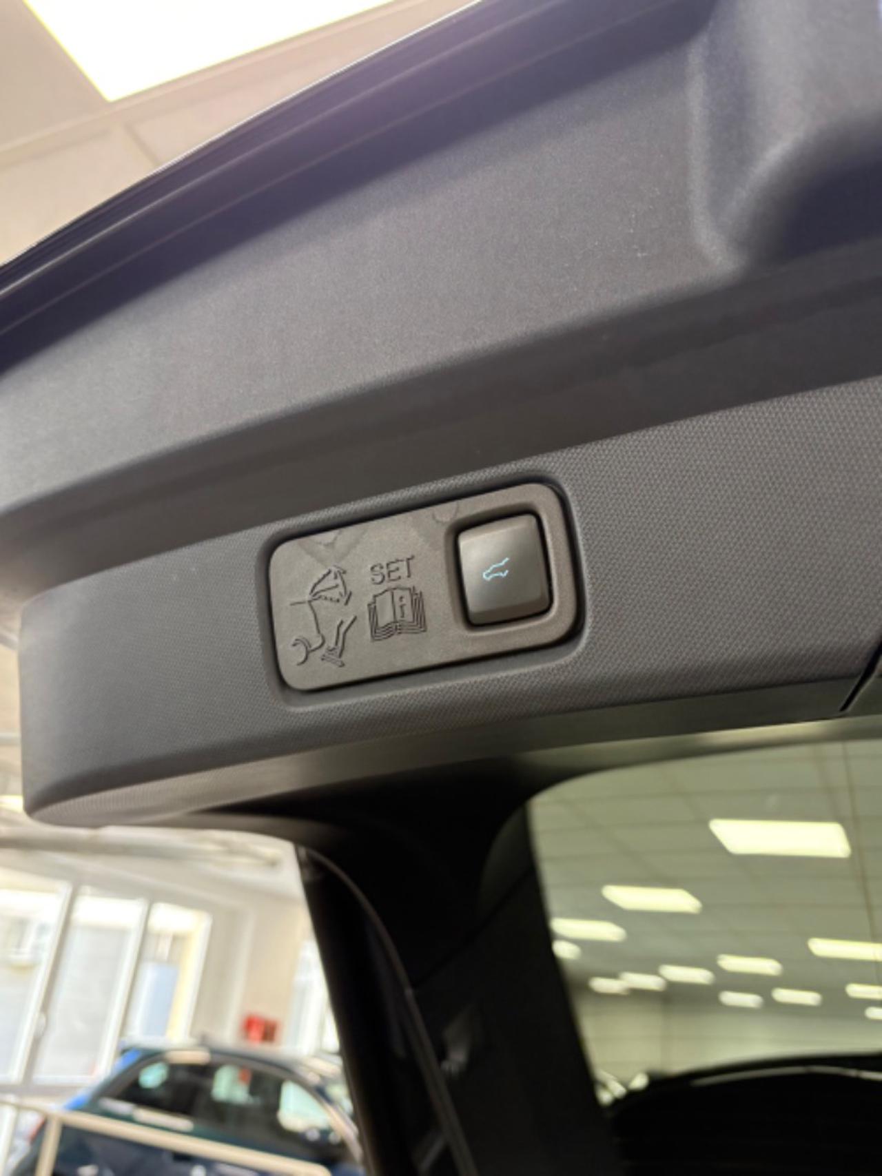 FORD Mustang Mach-E Extended Range 294 CV - 23