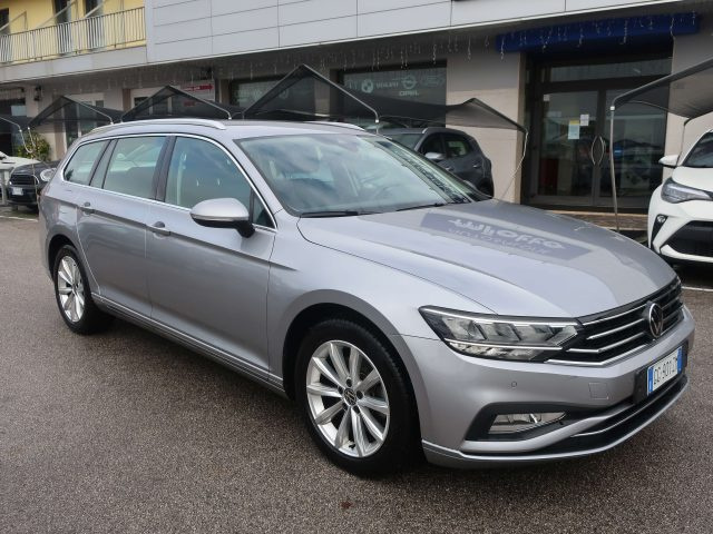 VOLKSWAGEN Passat Variant Argento metallizzato