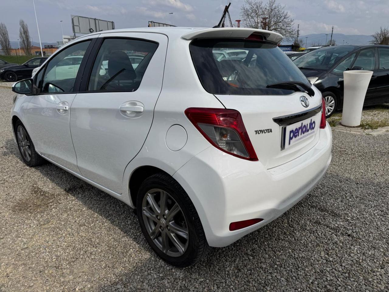 TOYOTA Yaris 1.4 D-4D 5p  Active CAMBIO AUTOMATICO - 5
