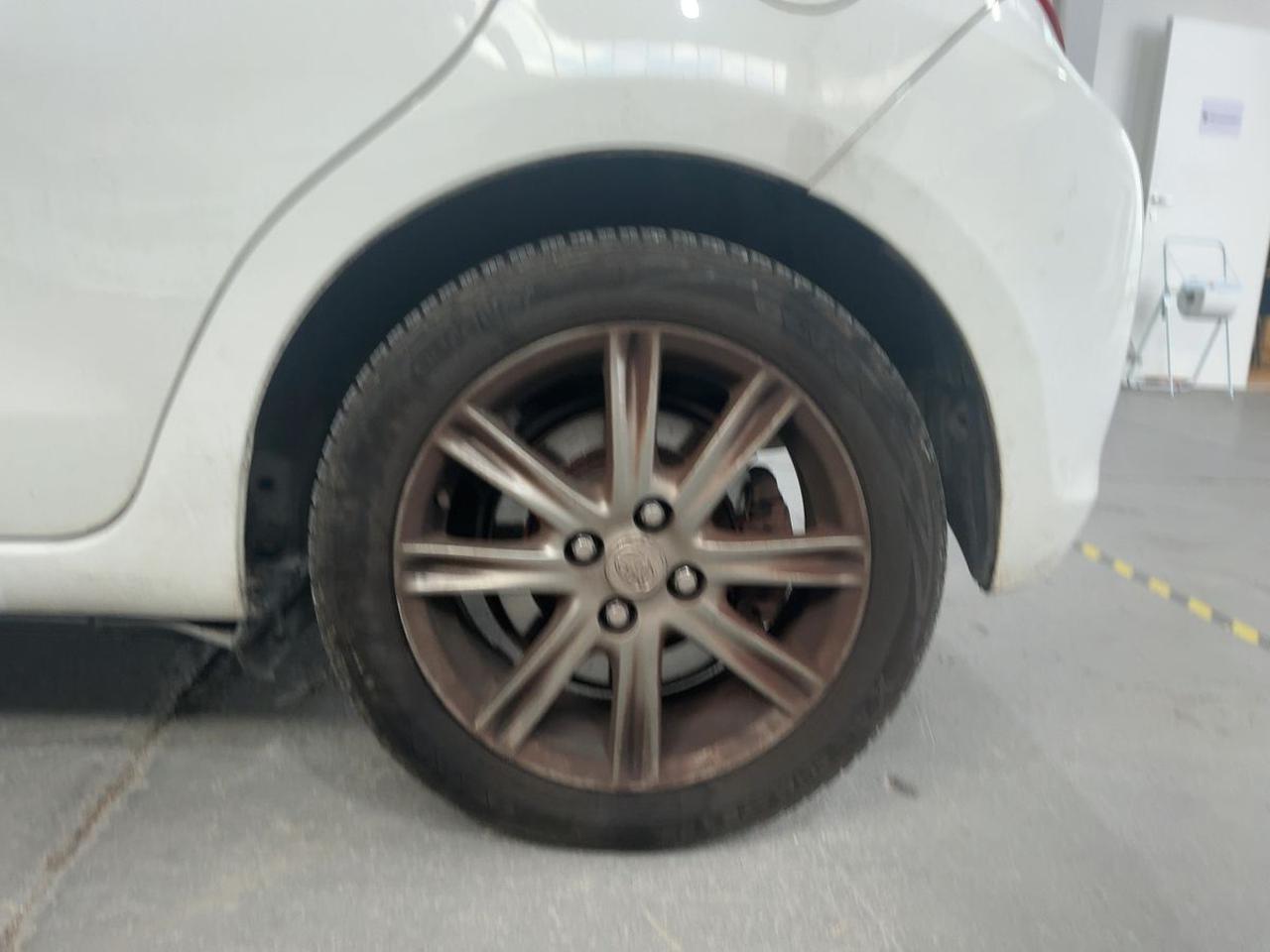 TOYOTA Yaris 1.4 D-4D 5p  Active CAMBIO AUTOMATICO - 9