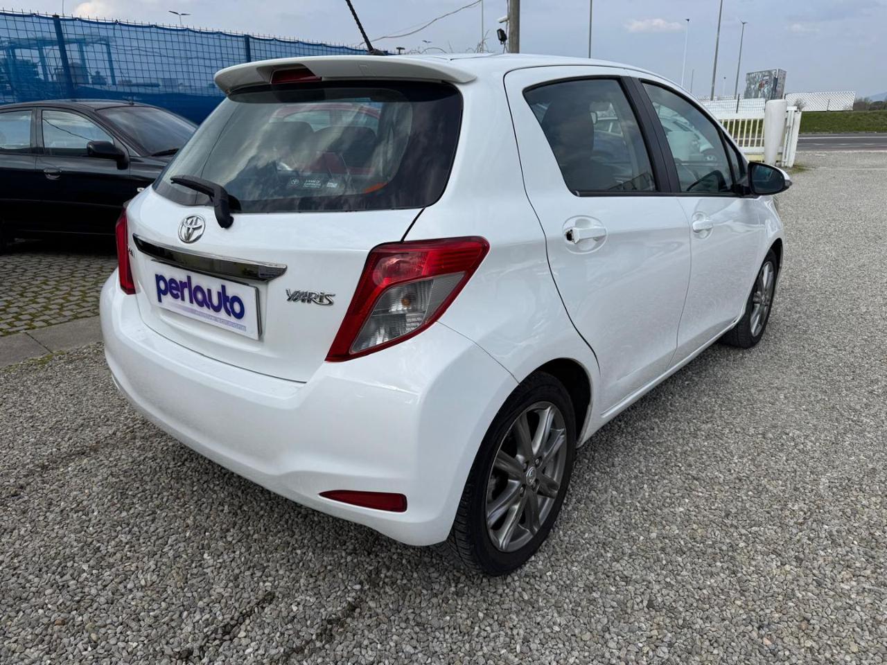 TOYOTA Yaris 1.4 D-4D 5p  Active CAMBIO AUTOMATICO - 4