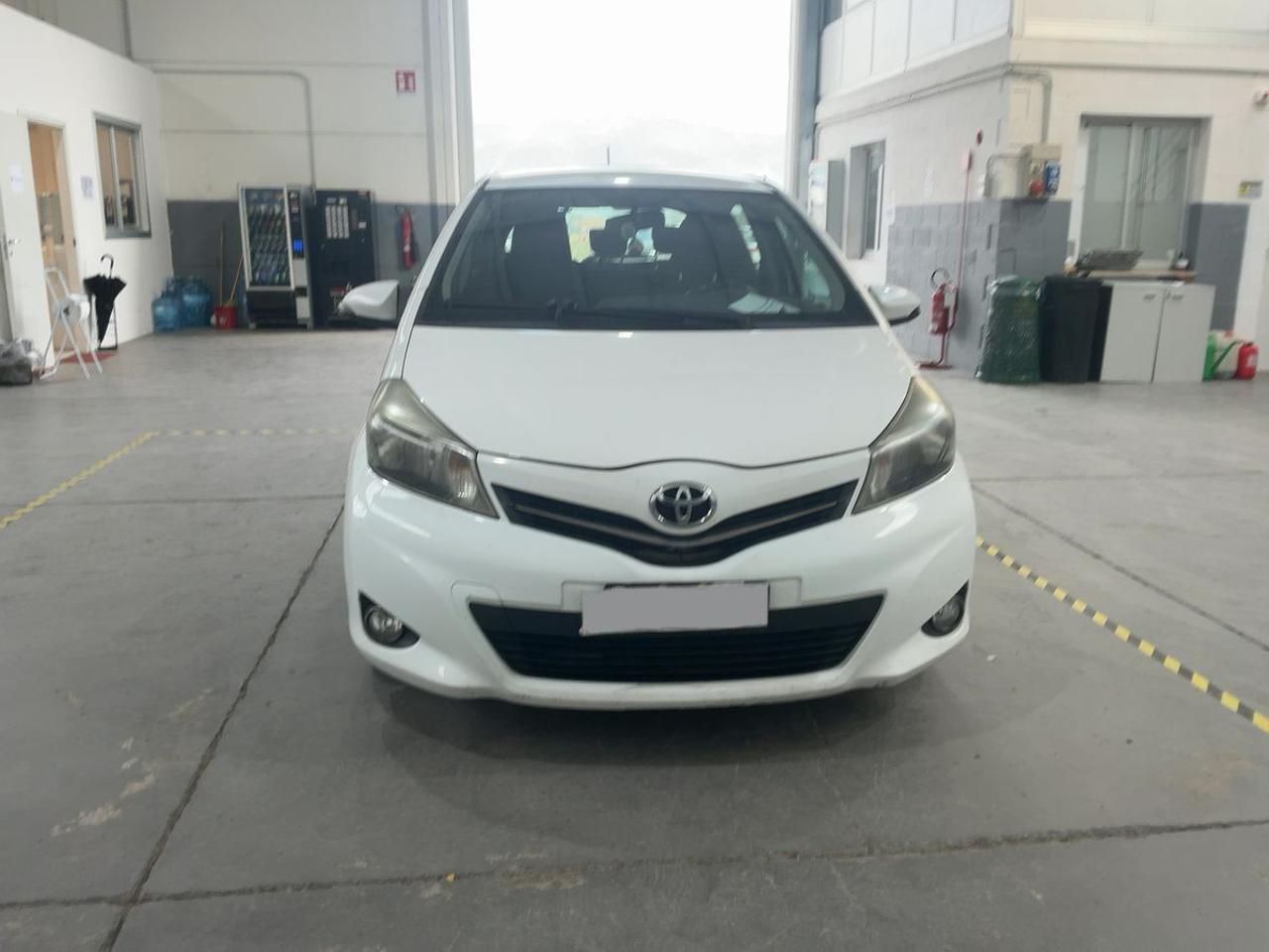 TOYOTA Yaris 1.4 D-4D 5p  Active CAMBIO AUTOMATICO - 3