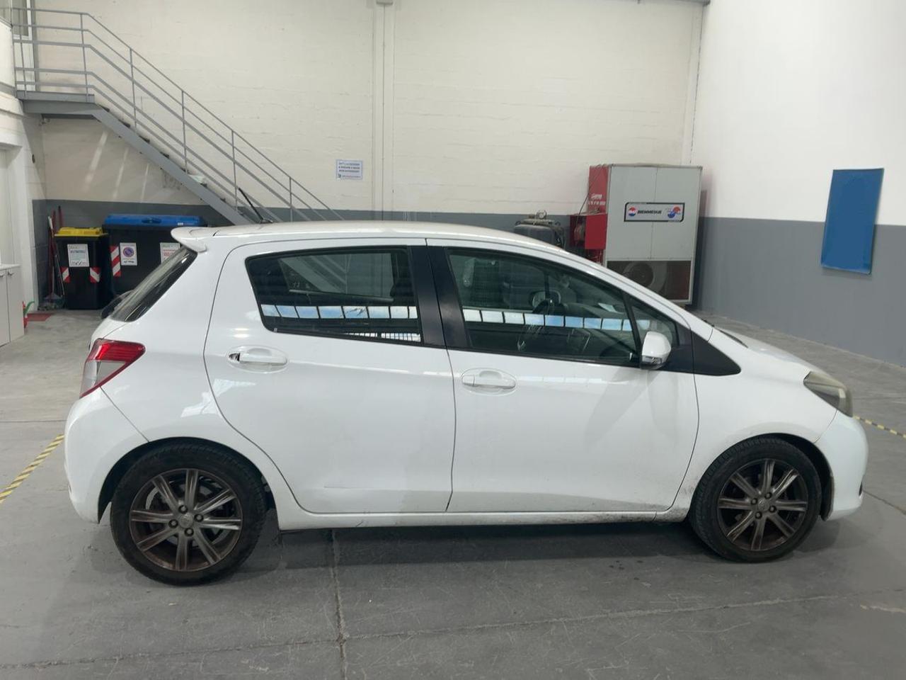 TOYOTA Yaris 1.4 D-4D 5p  Active CAMBIO AUTOMATICO - 5