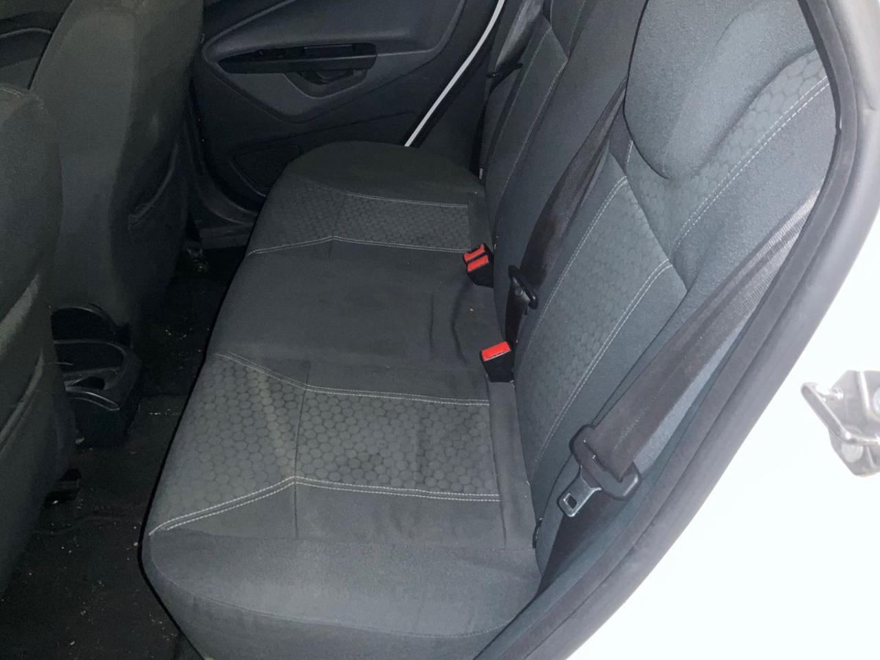 FORD Fiesta 1.4 TDCi 70CV 5 porte Titanium - 16