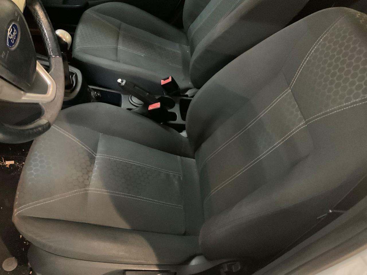 FORD Fiesta 1.4 TDCi 70CV 5 porte Titanium - 10