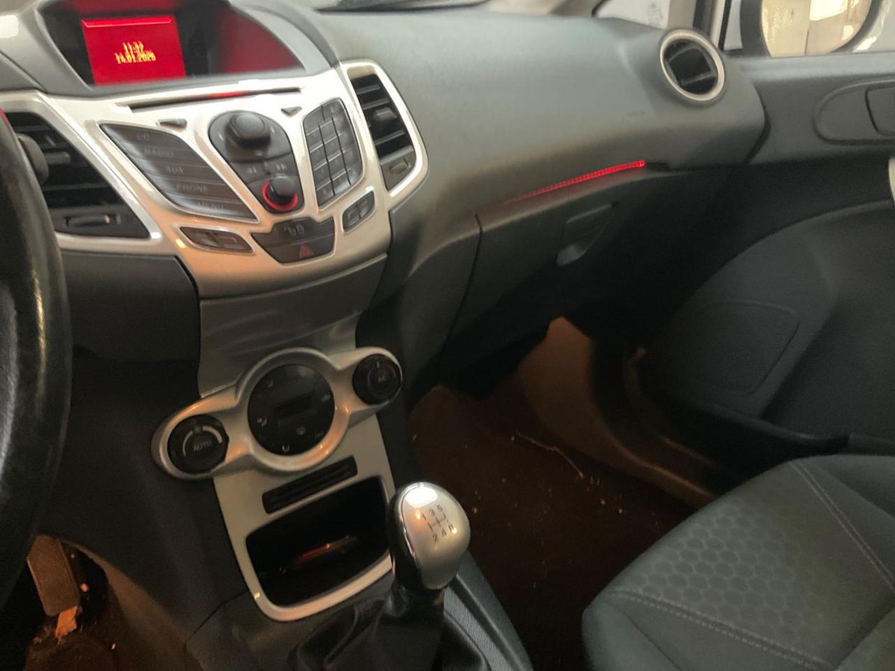 FORD Fiesta 1.4 TDCi 70CV 5 porte Titanium - 12