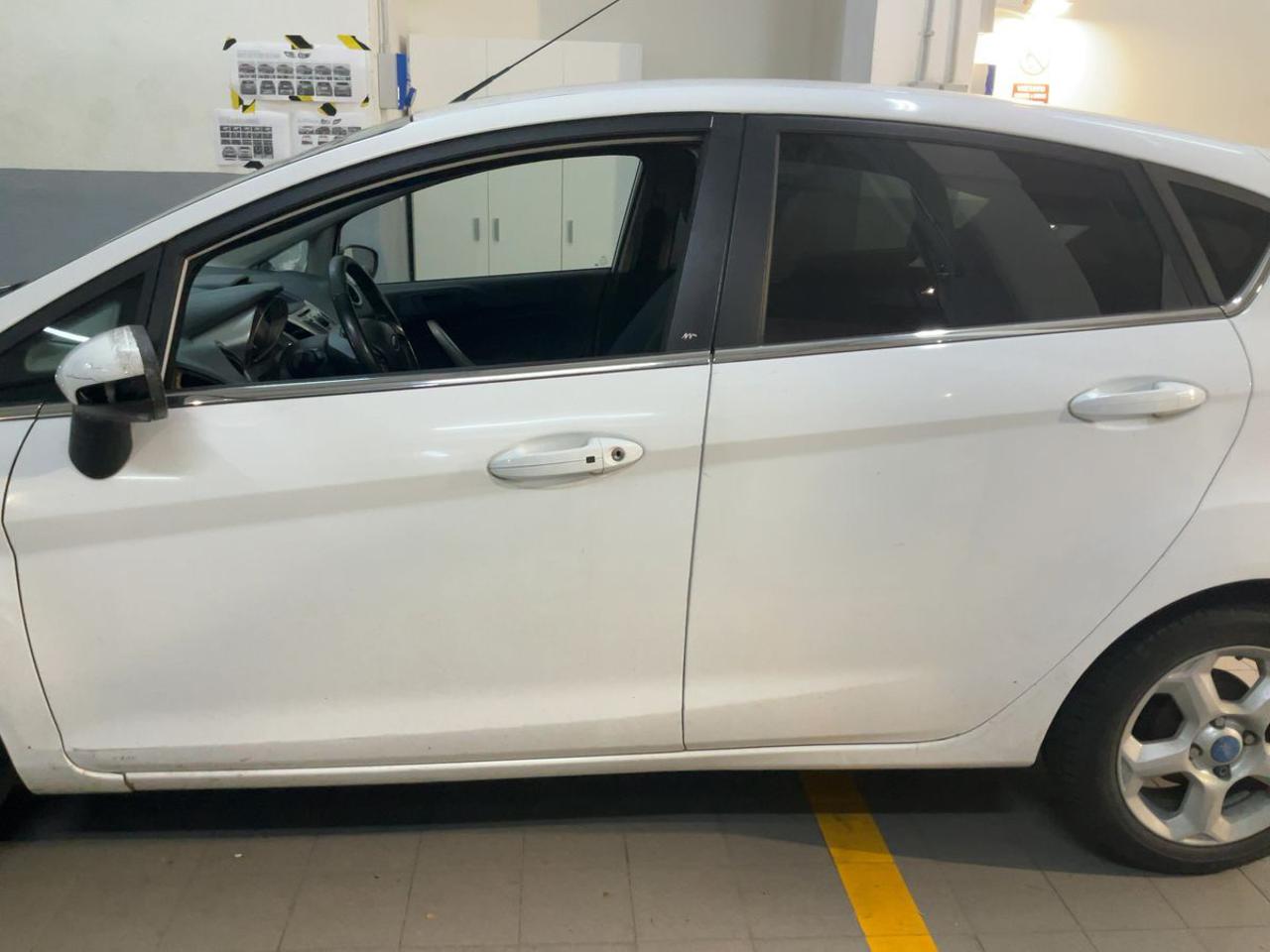 FORD Fiesta 1.4 TDCi 70CV 5 porte Titanium - 4