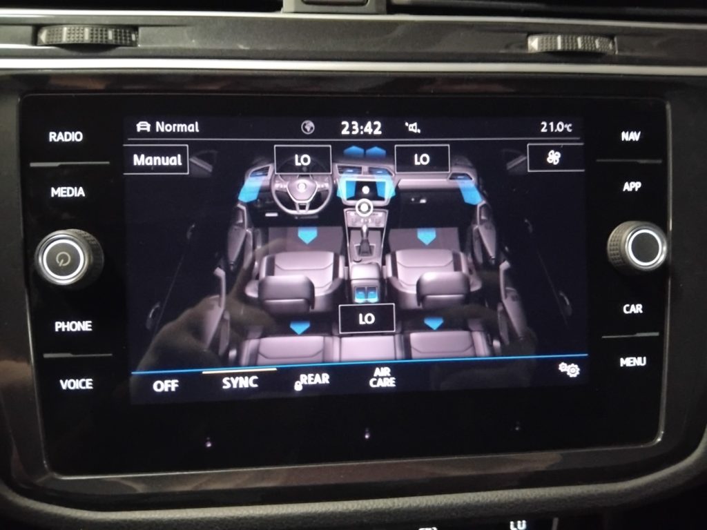 VOLKSWAGEN Tiguan 2.0 TDI SCR DSG 4MOTION Business - 28