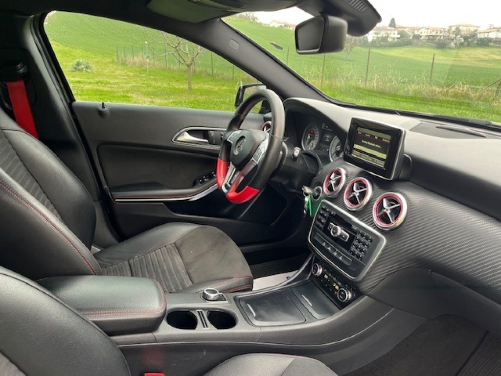 MERCEDES-BENZ A 160 d Premium - 23