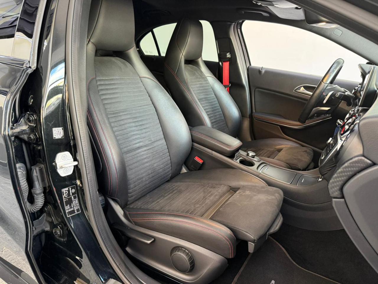 MERCEDES-BENZ A 250 4Matic Automatic Premium - 29