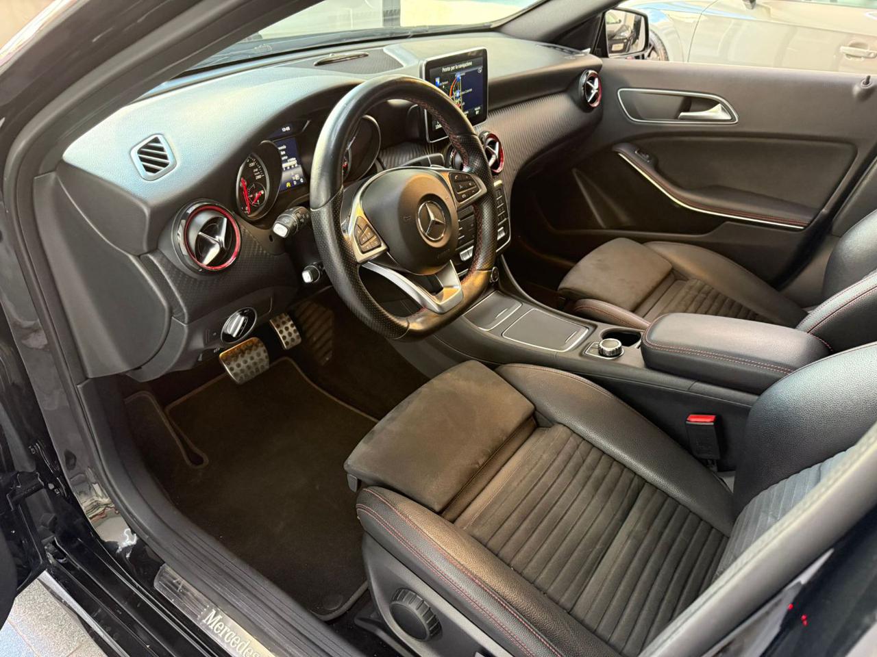 MERCEDES-BENZ A 250 4Matic Automatic Premium - 39