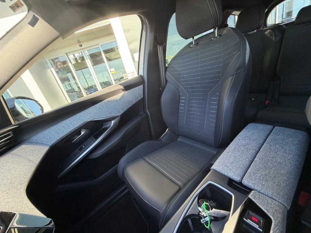 PEUGEOT 5008 Hybrid 145 e-DCS6 Allure - 19