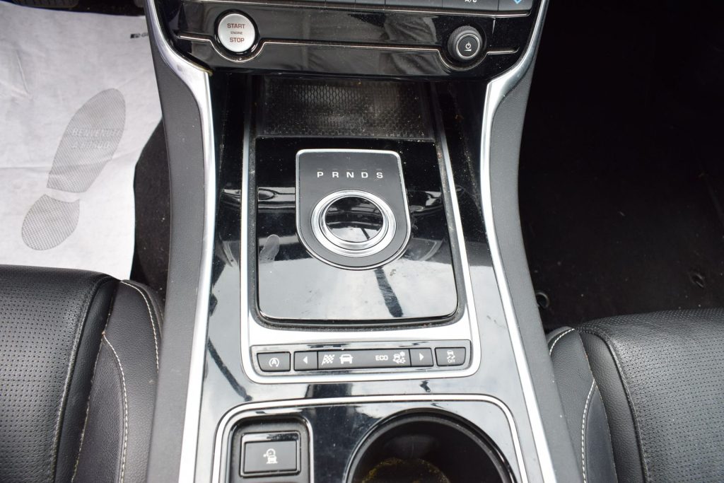 JAGUAR XE 2.0 D Turbo 180 CV AWD AUT. R-SPORT MOTORE DA SOST - 12