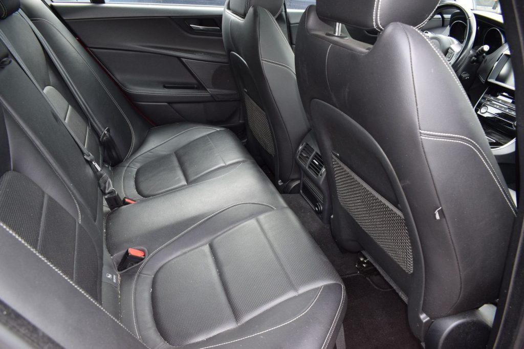 JAGUAR XE 2.0 D Turbo 180 CV AWD AUT. R-SPORT MOTORE DA SOST - 20