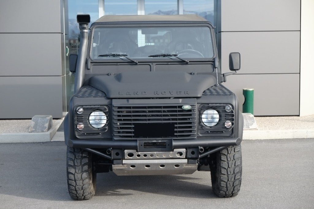 LAND ROVER Defender 110 2.4 TD4 Station Wagon SE NERO OPACO - 8
